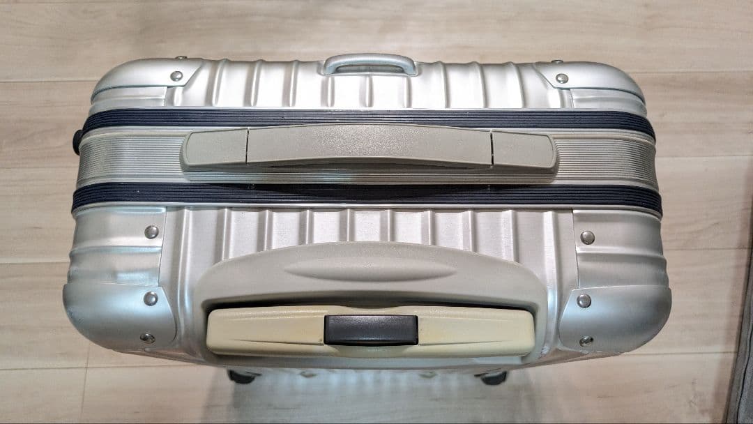 S*0様 RIMOWA リモワ シルバーインテグラル 35L 2輪