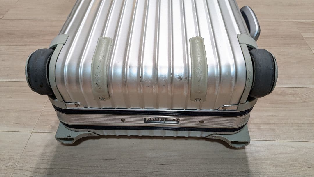 S*0様 RIMOWA リモワ シルバーインテグラル 35L 2輪