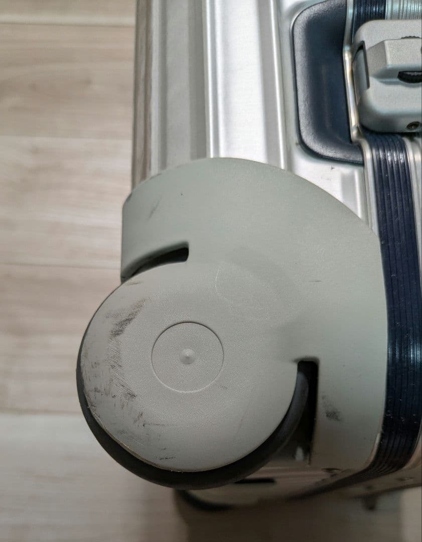 S*0様 RIMOWA リモワ シルバーインテグラル 35L 2輪