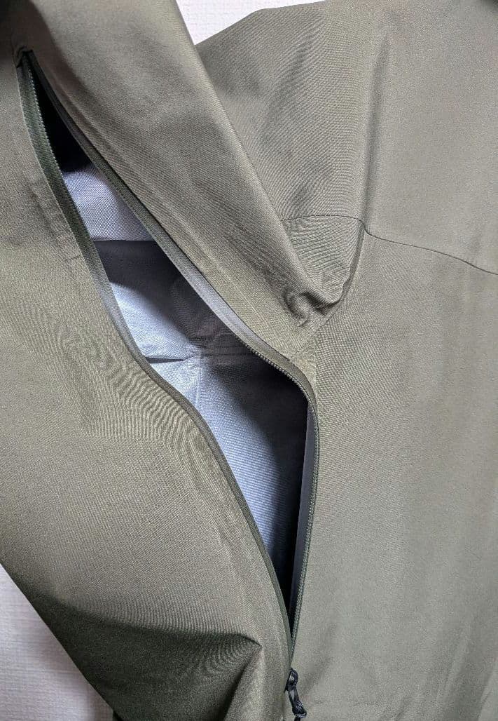 モンクレール　グルノーブル　マウンテンパーカー