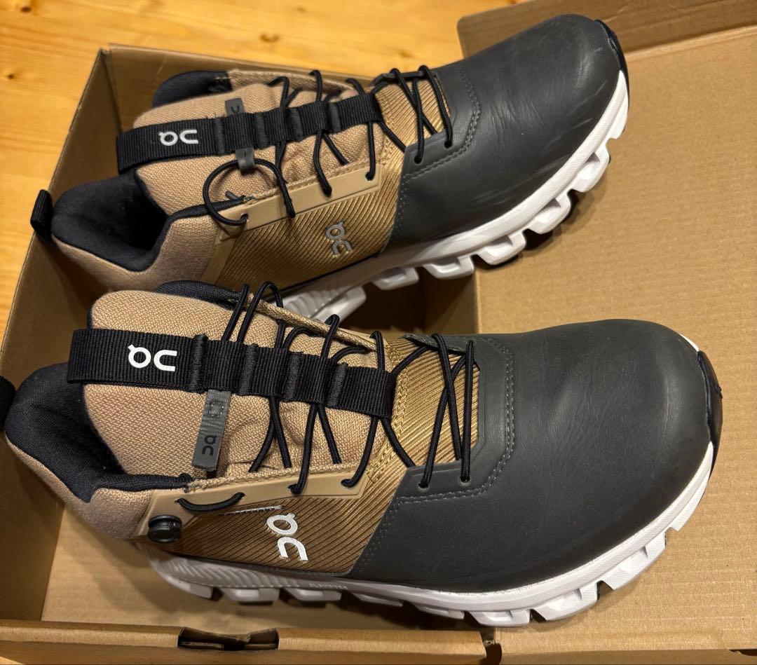 On オン　防水　ハイキングスニーカー ベージュ/ブラック　レディース　23.5