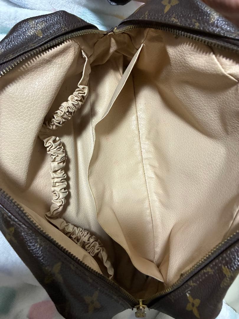 Louis Vuitton ブラウンレザーポーチ