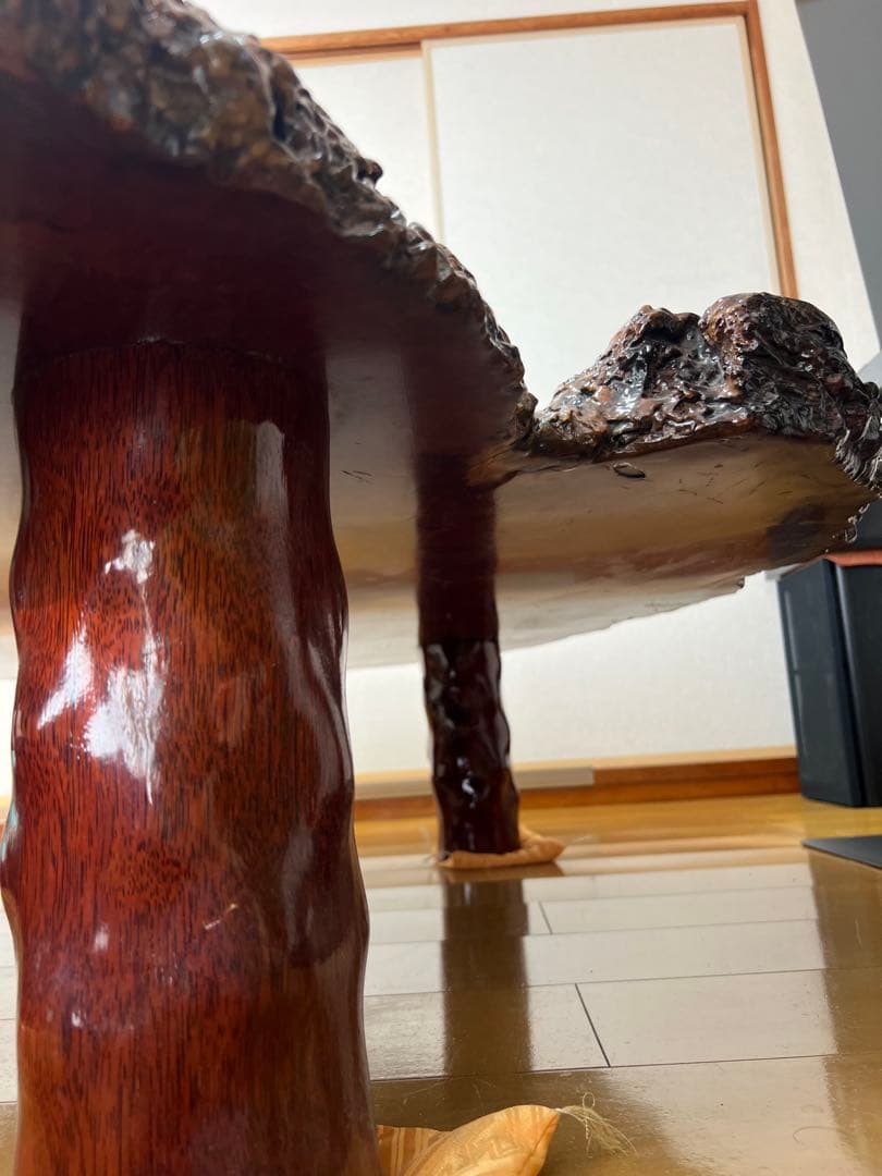 花梨一枚板　木製赤褐色座卓（自然形状）