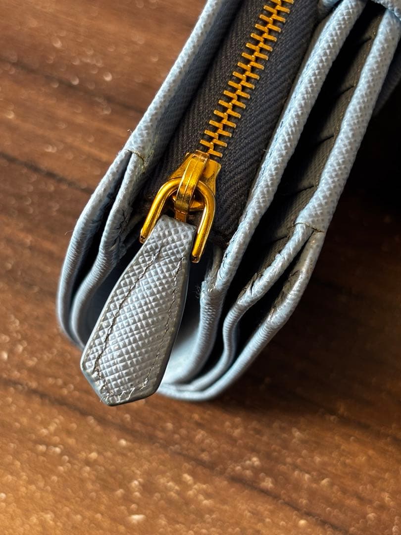 PRADA サフィアーノレザー 二つ折り財布 ライトブルー