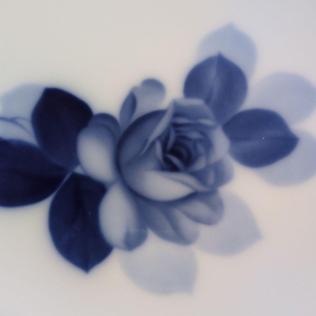 OKURA 青い花の装飾皿 日本製ブルーローズ