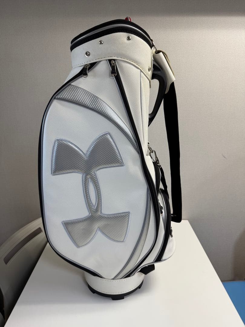 UNDER ARMOUR キャディバッグ ホワイト　グレーカーボン調