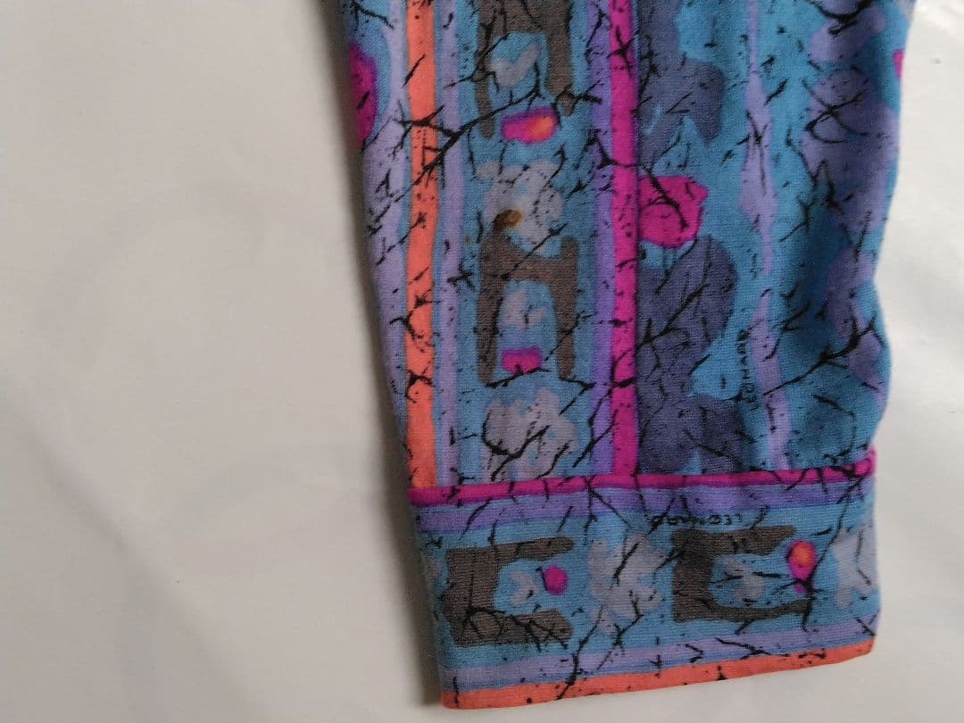 青とピンクの花柄タートルネックワンピース