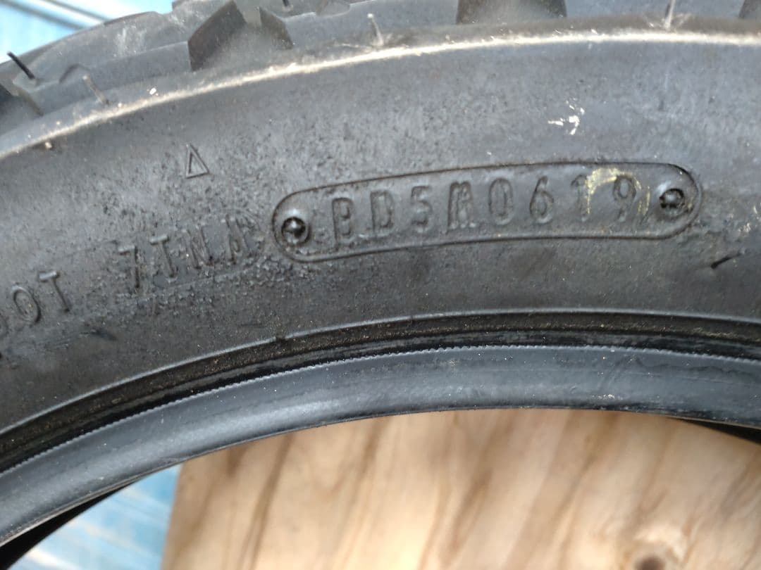 本日限定 ダンロップ K180 120/90 18 タイヤ 、チューブ前後セット