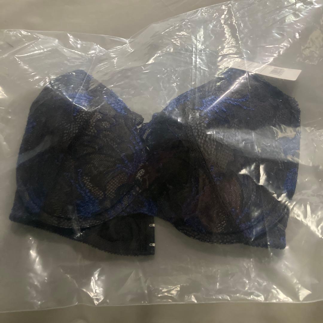 マルコ　 新品未使用品 背中すっきり谷間メイクブラ ブラック✖️ネイビー　 F75