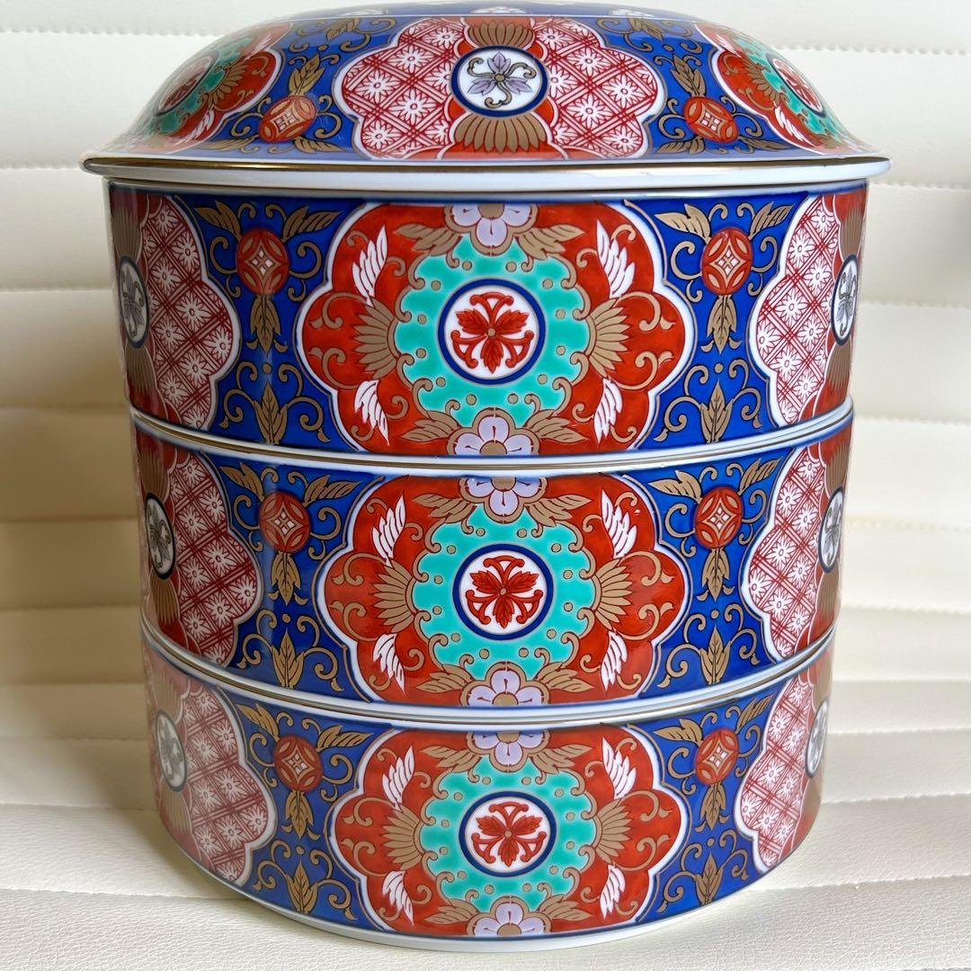 有田焼　西山窯　金彩古伊万里　三段重　蓋付き重ね鉢　お正月　おせち　色絵　重箱