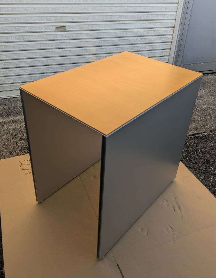 カッシーナ　イクスシー　エアフレーム　サイドテーブル