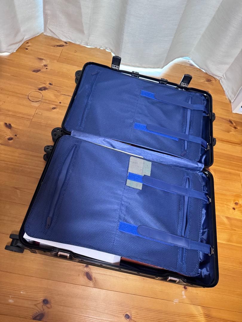 【有名ブランドのコラボ品？】ブラック キャリーケース