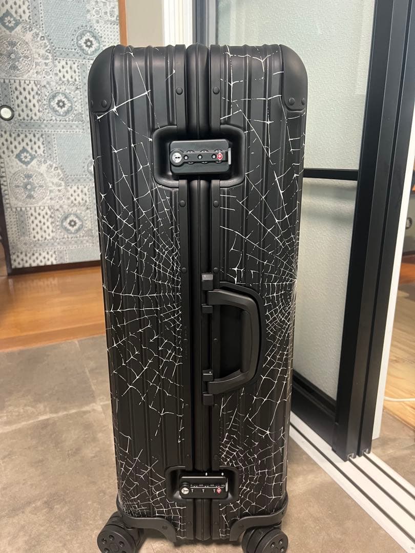 新品未使用　リモワRIMOWA　シュプリームSUPREMEスーツケース