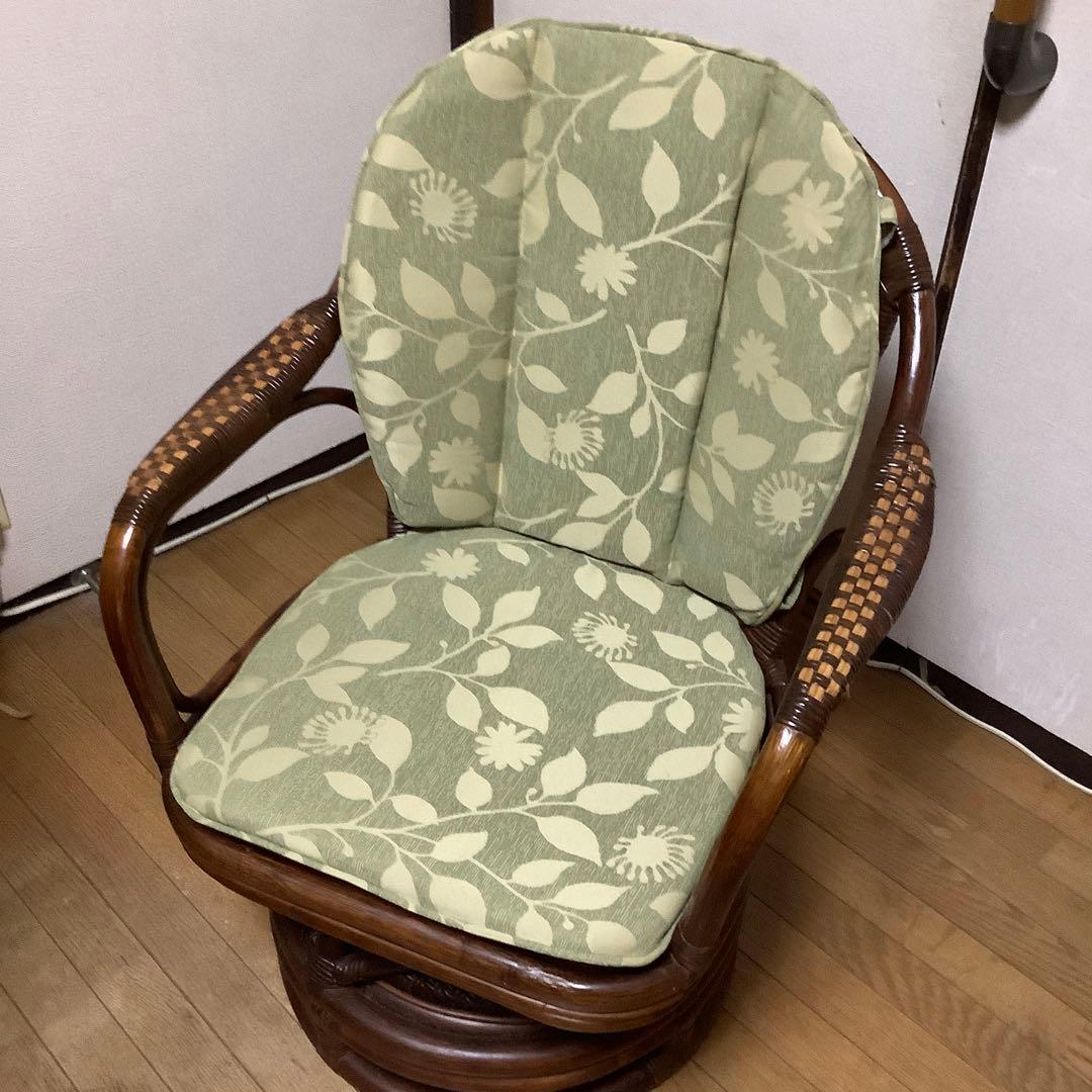籐　ラタン製回転椅子 植物柄クッション付き