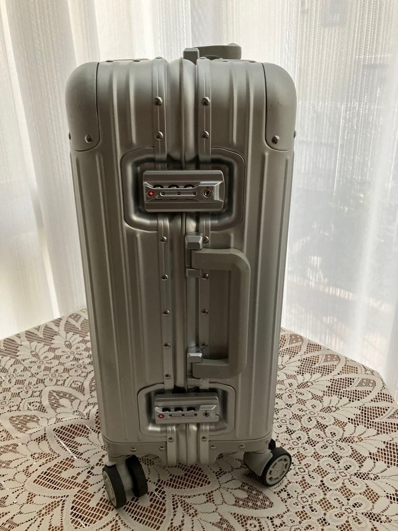 メルセデスベンツ　スーツケース　キャリーケース 4輪　シルバー　32リットル