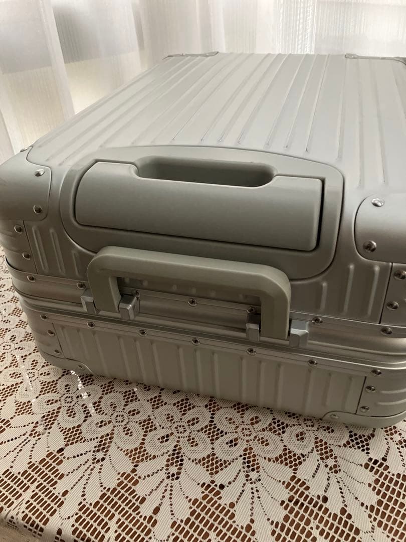 メルセデスベンツ　スーツケース　キャリーケース 4輪　シルバー　32リットル