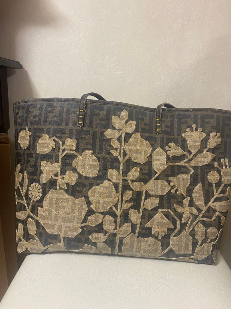 【本日最安値】FENDI 花柄刺繍 トートバッグ
