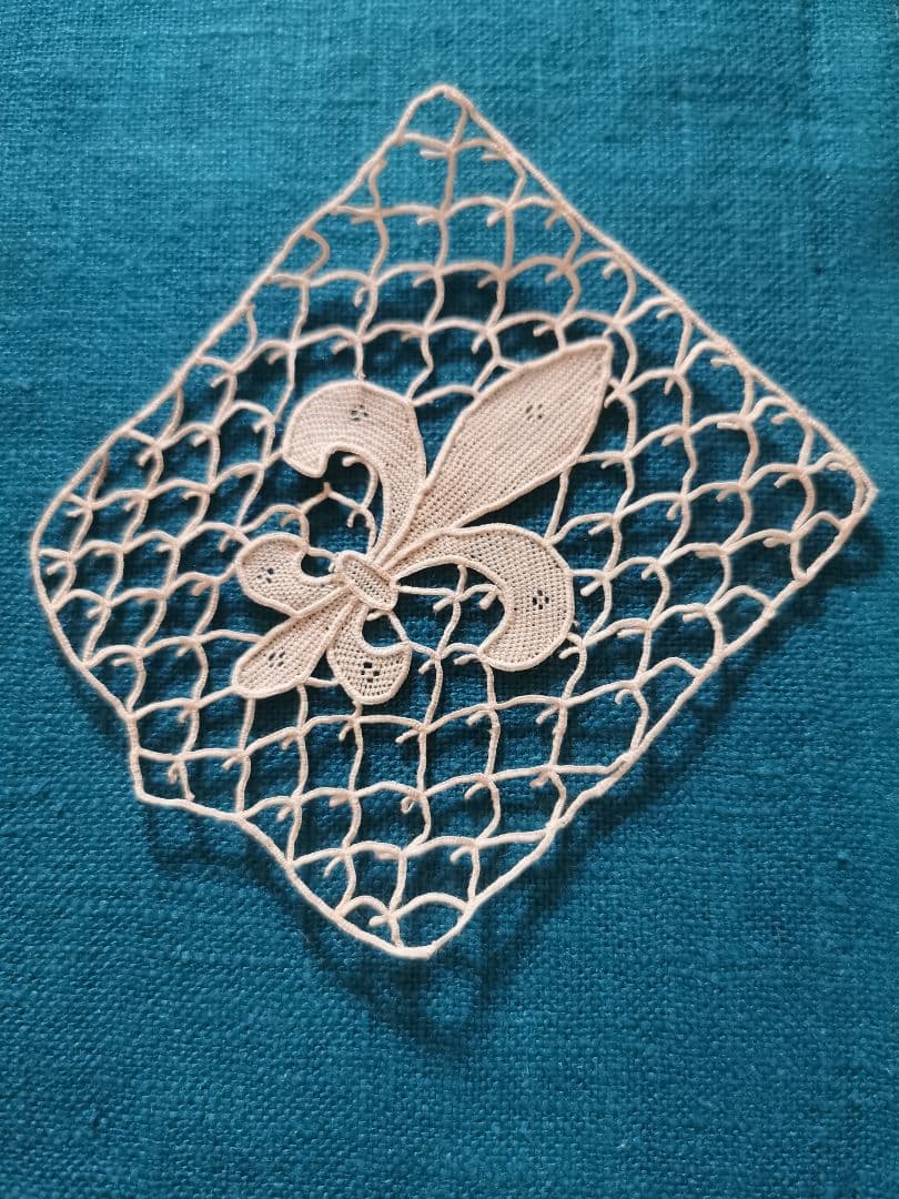 アンティーク ポワンドヴェニス フルール・ド・リス 騎士の百合紋 プチドイリー