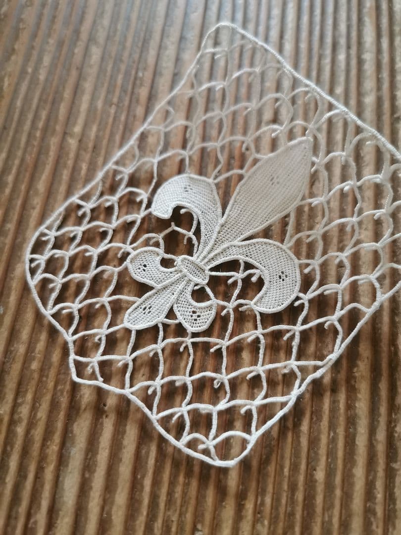 アンティーク ポワンドヴェニス フルール・ド・リス 騎士の百合紋 プチドイリー