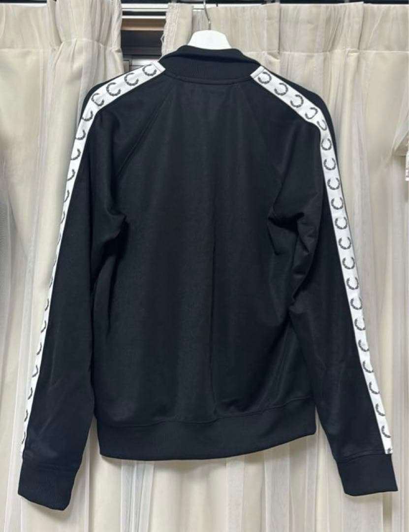 Fred Perry フレッドペリー　トラックジャケット　黒(Sサイズ)