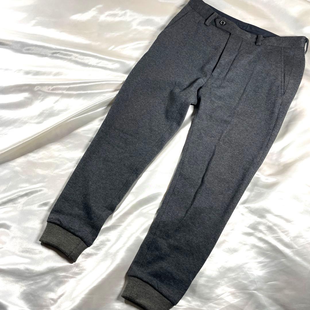 美品　1piu1uguale3 ウールスラックス　ストレッチ　IV(M) グレー