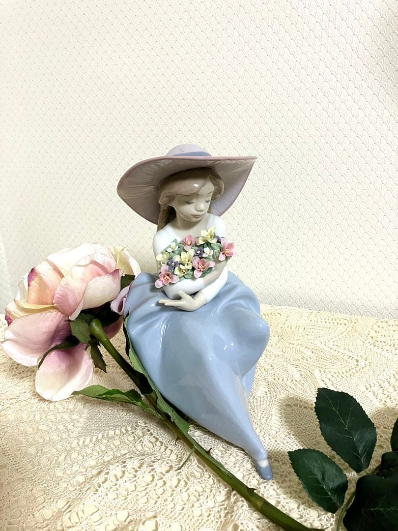 リヤドロ LLADRO 陶器人形 【花の香りにつつまれて】超美品