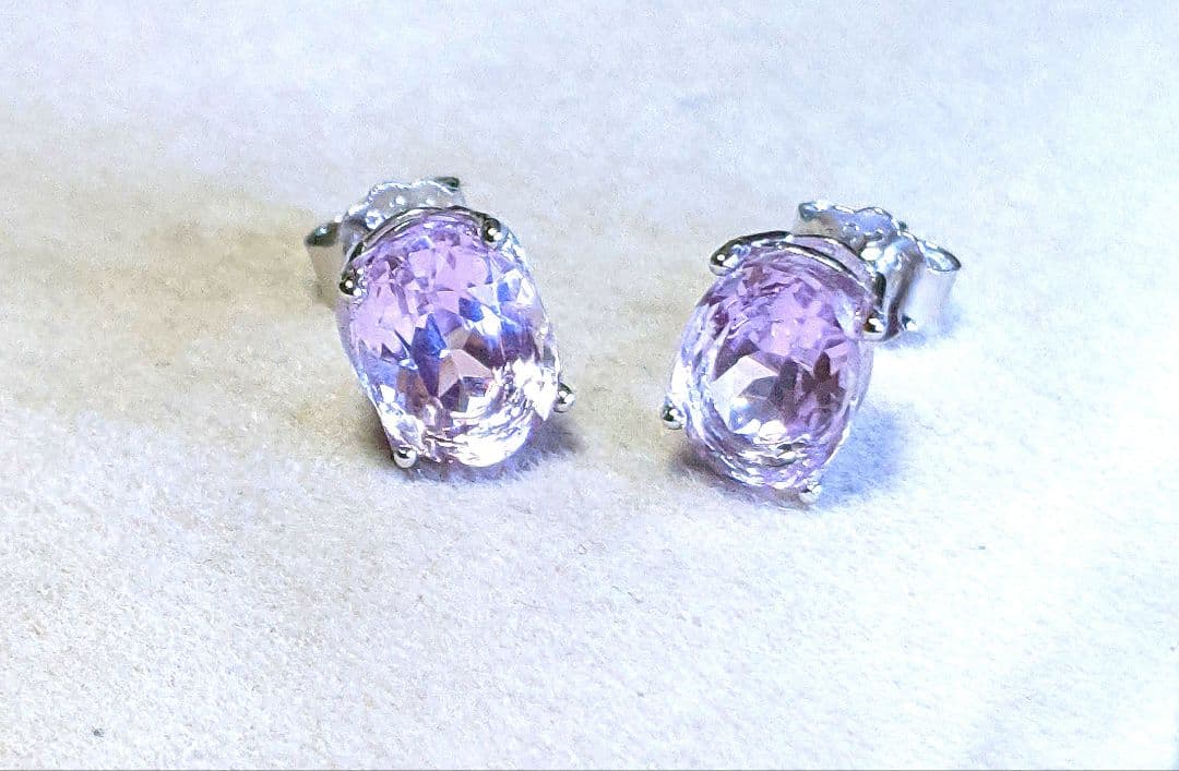 【希少石】クンツァイトの天然石オーバル スタッドピアス 6×8mm