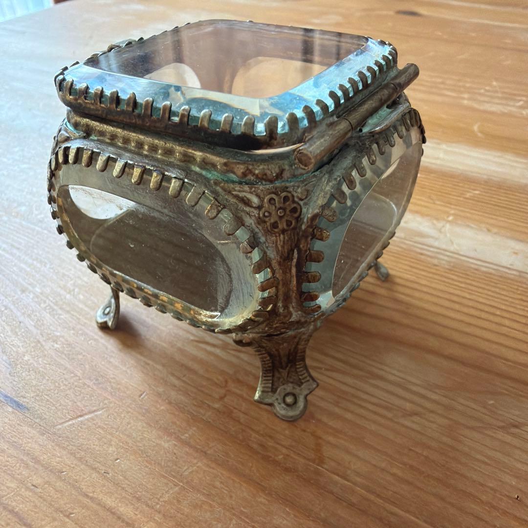 フランスアンティーク／ガラスの宝石箱