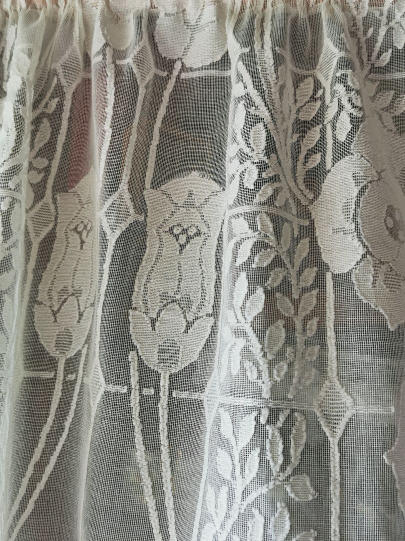 アンティーク マドラスレース アールヌーヴォー花紋 格子枠 カーテンパネルクロス
