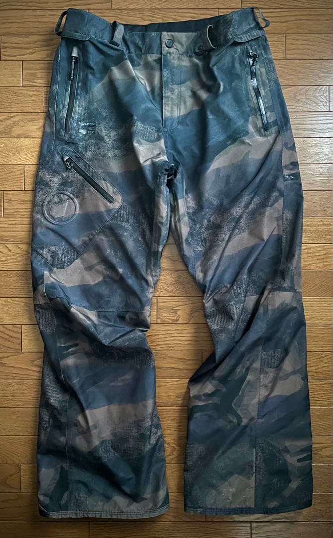 VOLCOM GORE-TEX 迷彩柄スノーボードパンツ