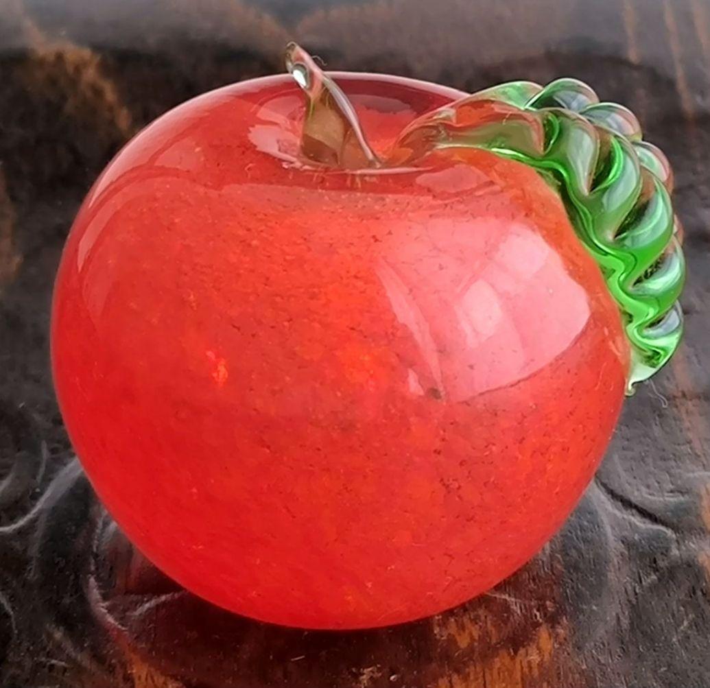 コスタボダのシール付き 赤いリンゴ ガラス 置物 オブジェ 北欧 スウェーデン