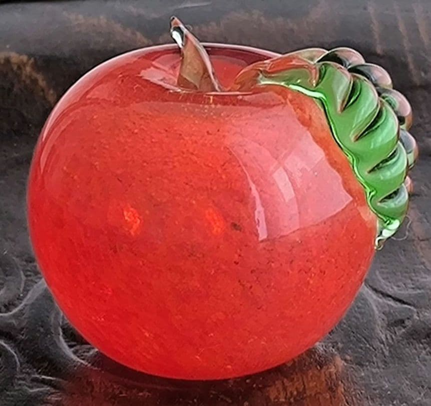 コスタボダのシール付き 赤いリンゴ ガラス 置物 オブジェ 北欧 スウェーデン