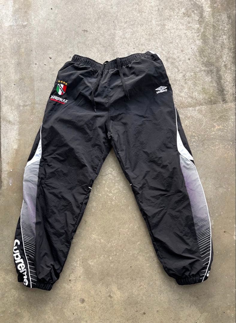 早い者勝ち Supreme × umbro トラックパンツ SS22