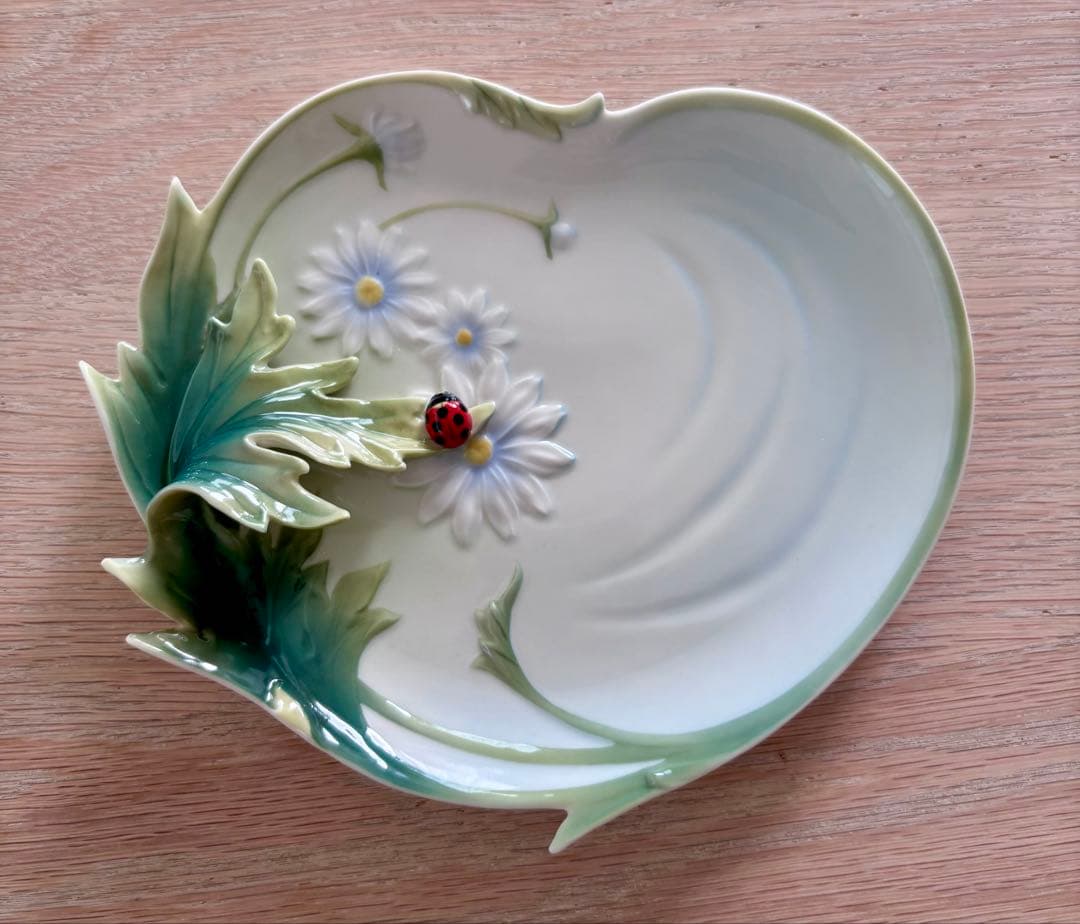 【美品】FRANZ ハート型皿 花と葉のデザイン