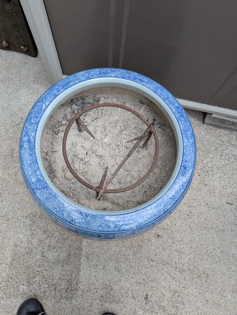 龍神火鉢染付青白い陶器製火鉢 約30cm