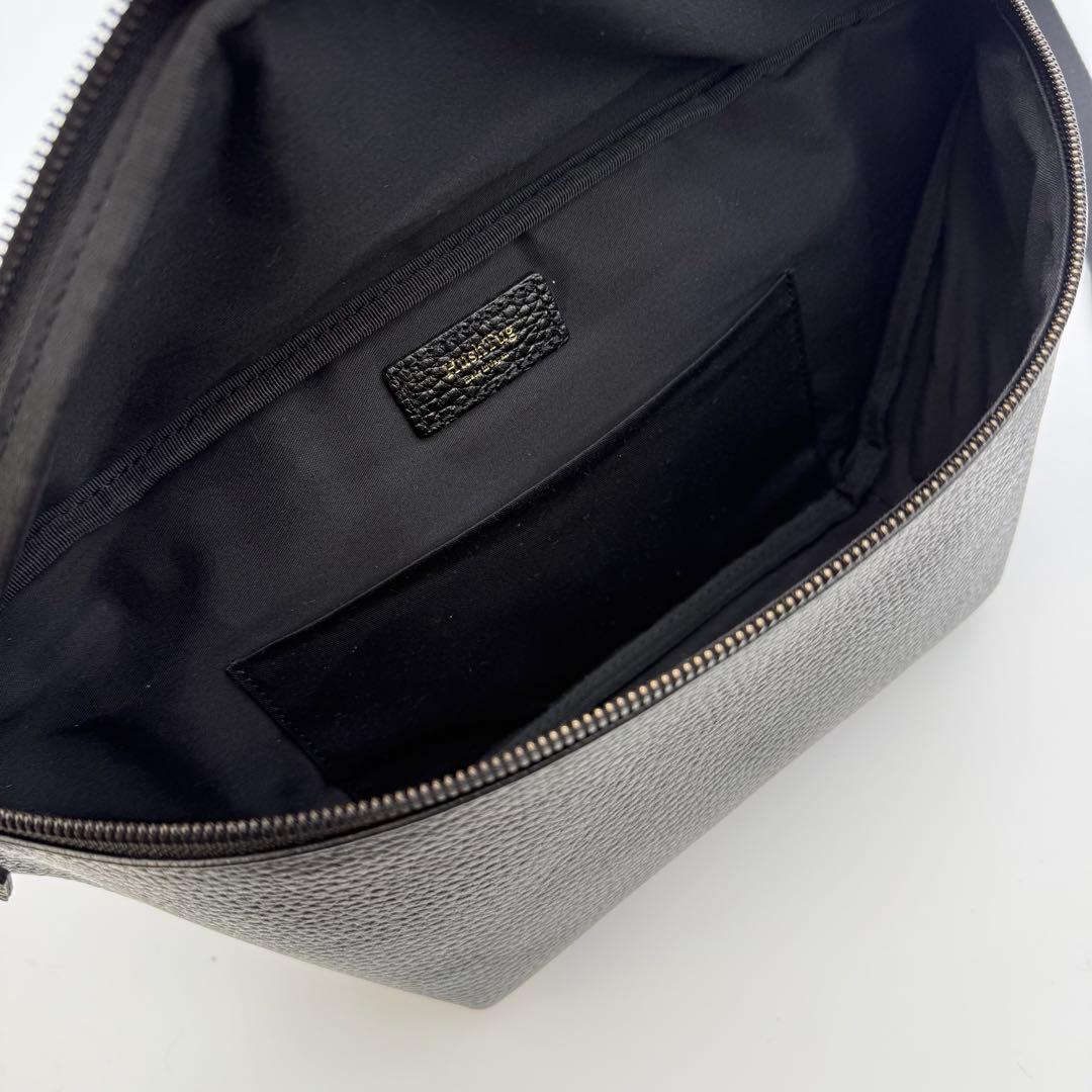 【極美品】HushTug ハッシュタグ カーブドボディバッグ ブラック