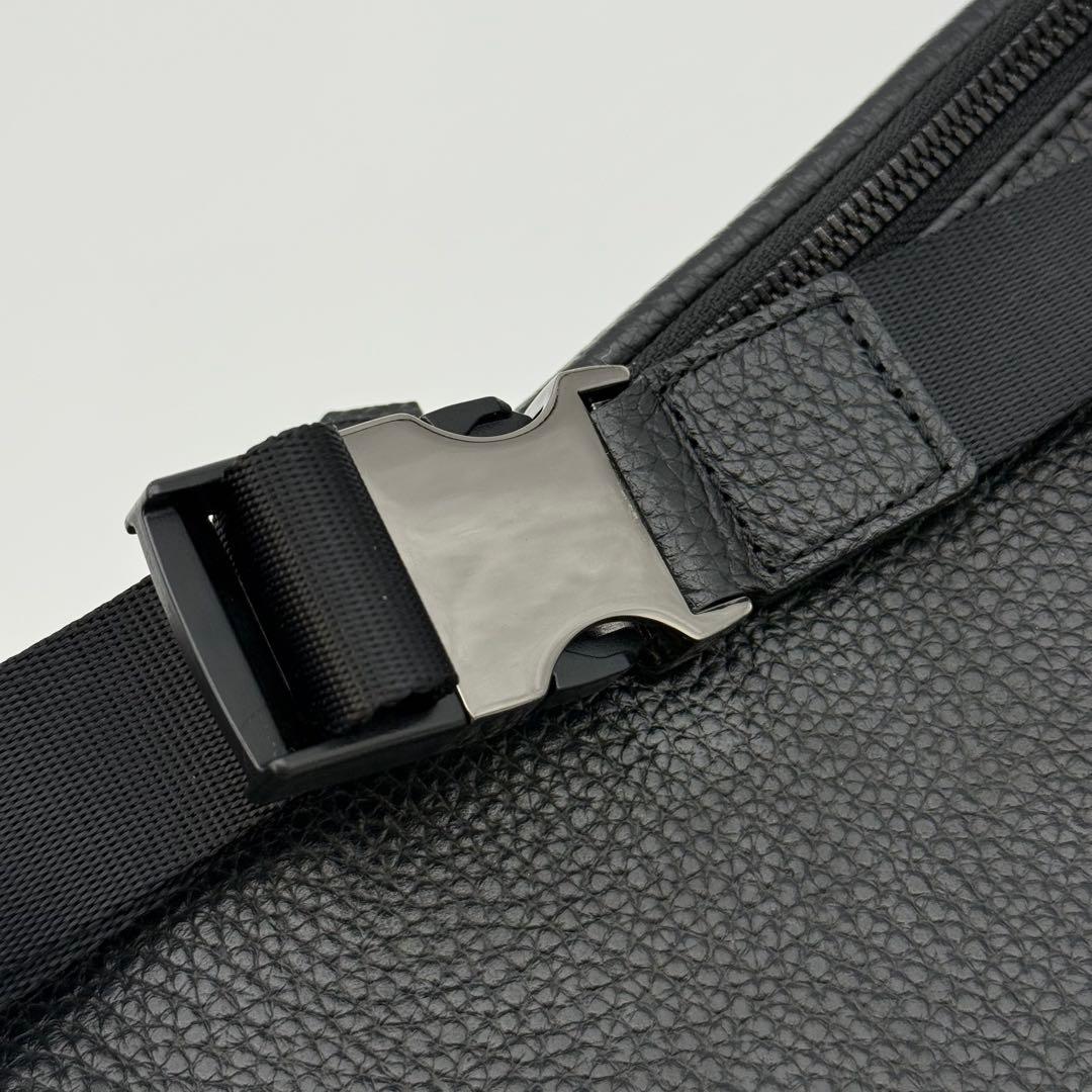 【極美品】HushTug ハッシュタグ カーブドボディバッグ ブラック