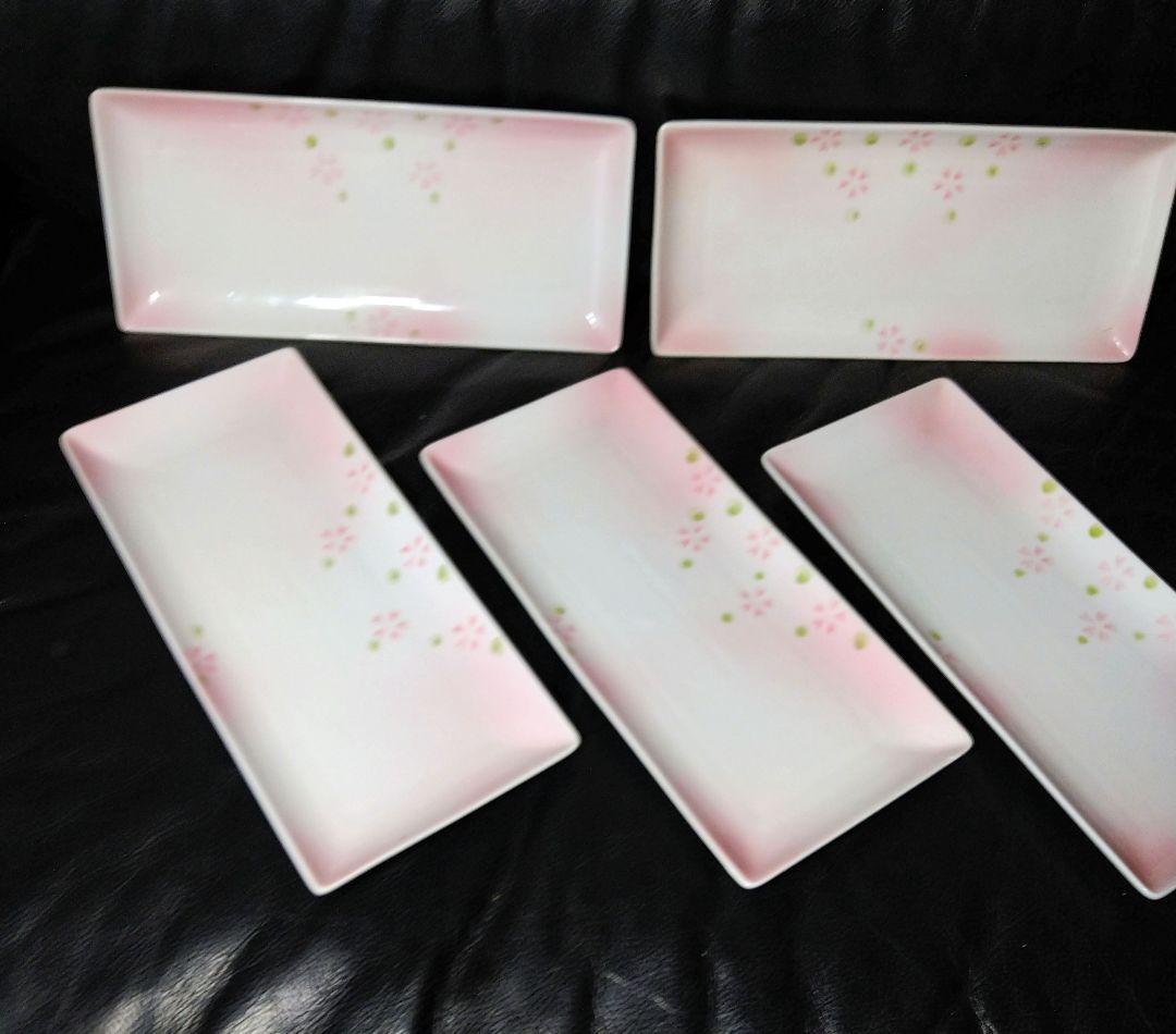 ♣素敵な桜【おもてなし】⬛有田焼・一峰・三峰窯の春桜柄輪花皿・長皿⬛２組４皿