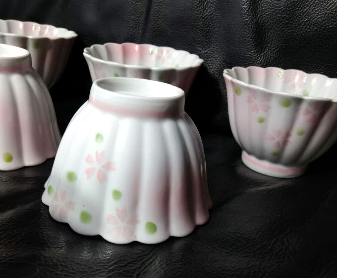 ♣素敵な桜【おもてなし】⬛有田焼・一峰・三峰窯の春桜柄輪花皿・長皿⬛２組４皿