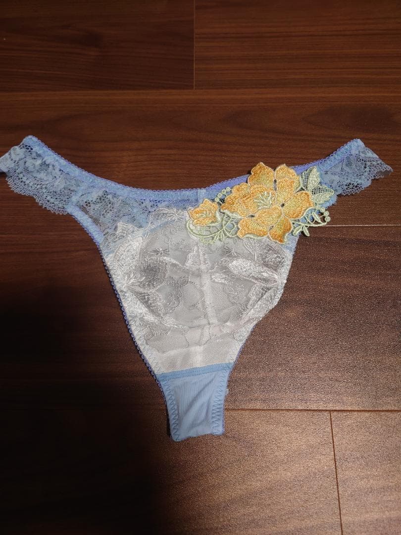 サルートLサイズ　花柄刺繍 Tバックショーツセット（レア商品セット）新品未使用