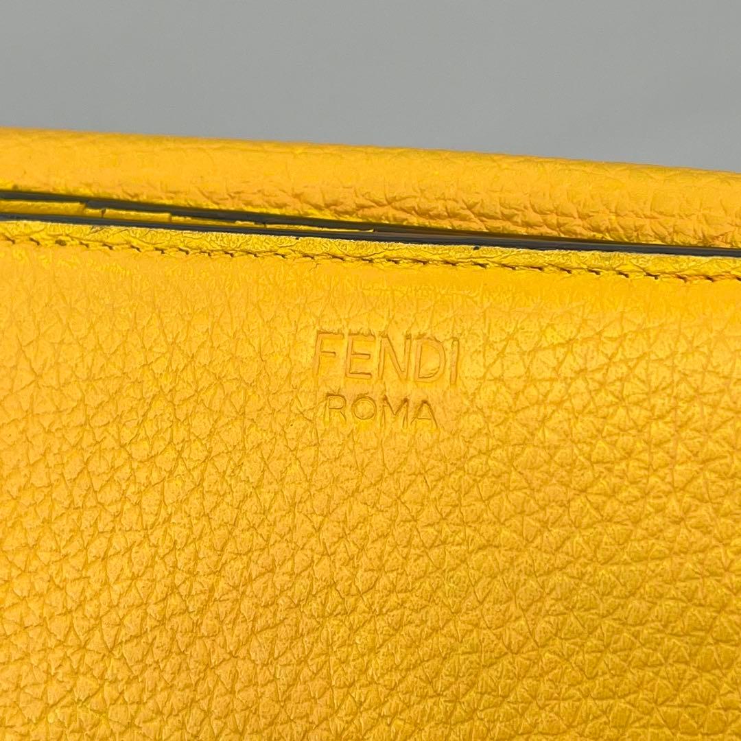 FENDI 二つ折り財布 ピーカブー ターンロック ロゴ型押し イエロー レザー