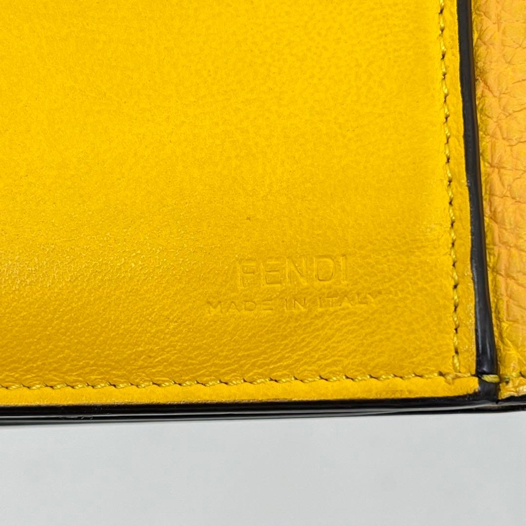FENDI 二つ折り財布 ピーカブー ターンロック ロゴ型押し イエロー レザー