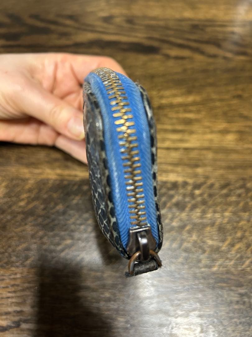 Bottega Veneta ケース 青 イントレチャート　パイソン