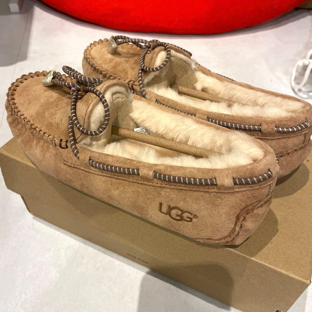 【値下げ中】UGG ムートンシューズ　未使用　7 W DAKOTA SWIRL