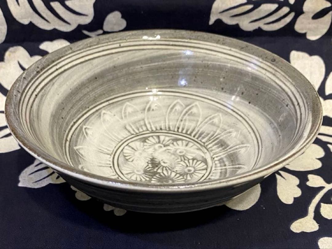 唐津焼作家　中里太亀　三島茶碗・鉢　刷け目　在銘有り・箱無し　二客組　茶道具②