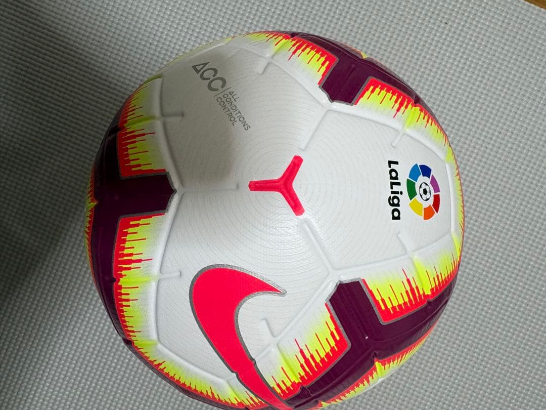 NIKE マーリン 公式球 5号 ラ・リーガ