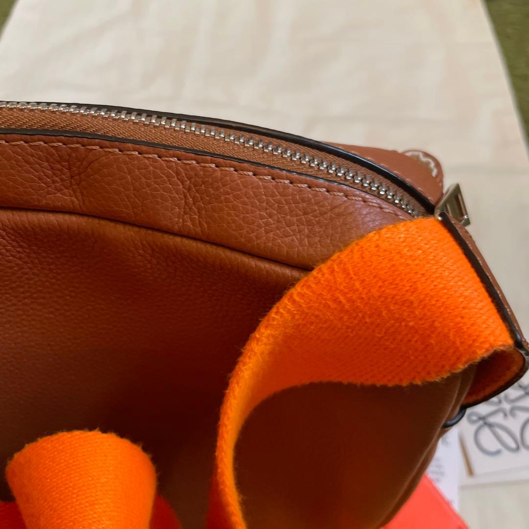 ロエベ　LOEWE メッセンジャーバッグ　ショルダー　レザー　オレンジ　キャメル
