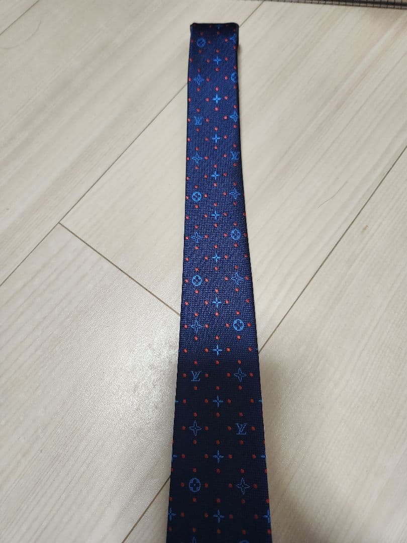 ルイヴィトン　ネクタイ　メンズ