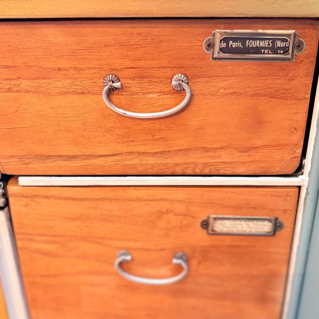 フランスアンティーク調 扉付 スチールチェスト 収納 シャビーシック 真鍮調取手