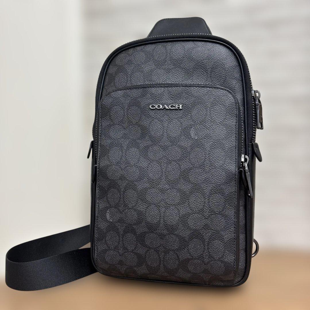 美品　COACH ブラック ボディバッグ